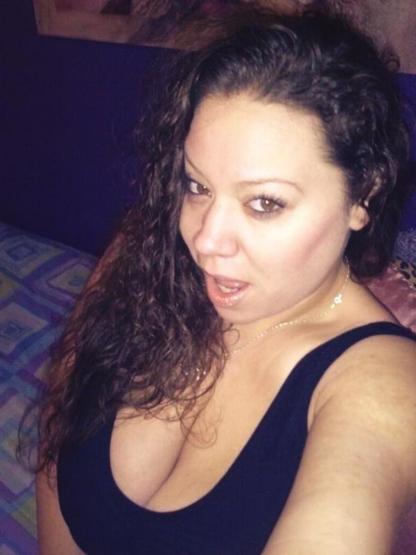 15P Busty Milf Mariah
