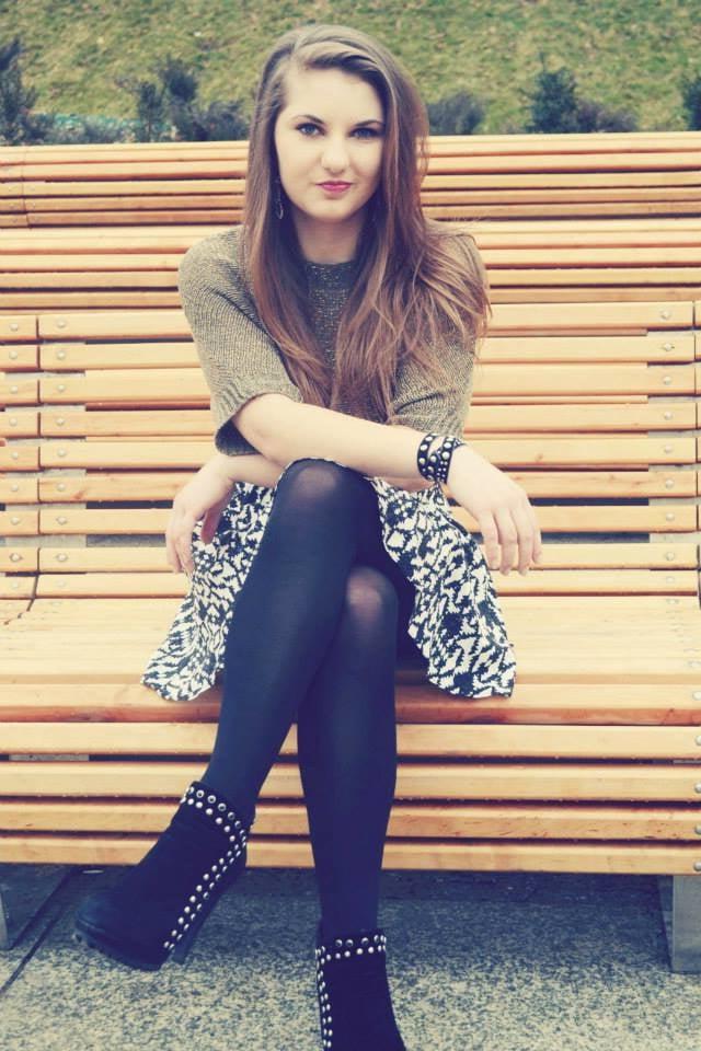 25P sexy females in tights pantyhose nylons 119
