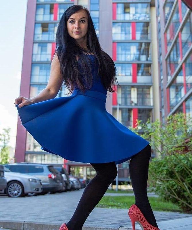 25P sexy females in tights pantyhose nylons 119