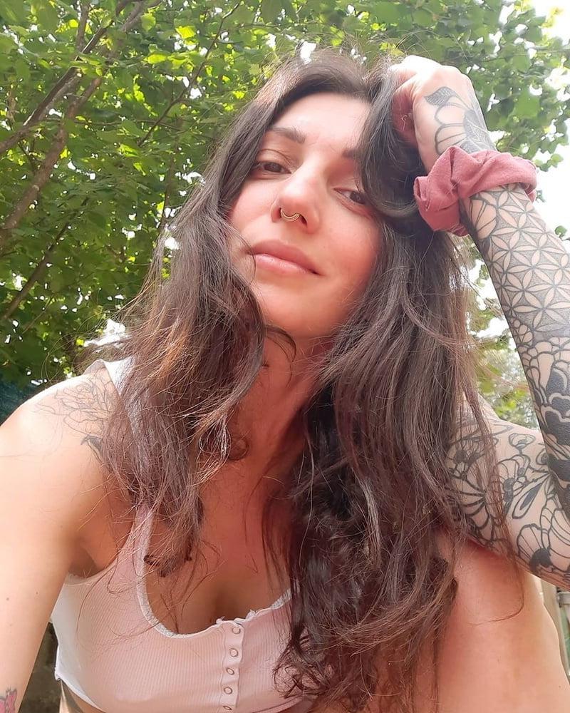 9P VANESSA FRENCH TATOU WHORE