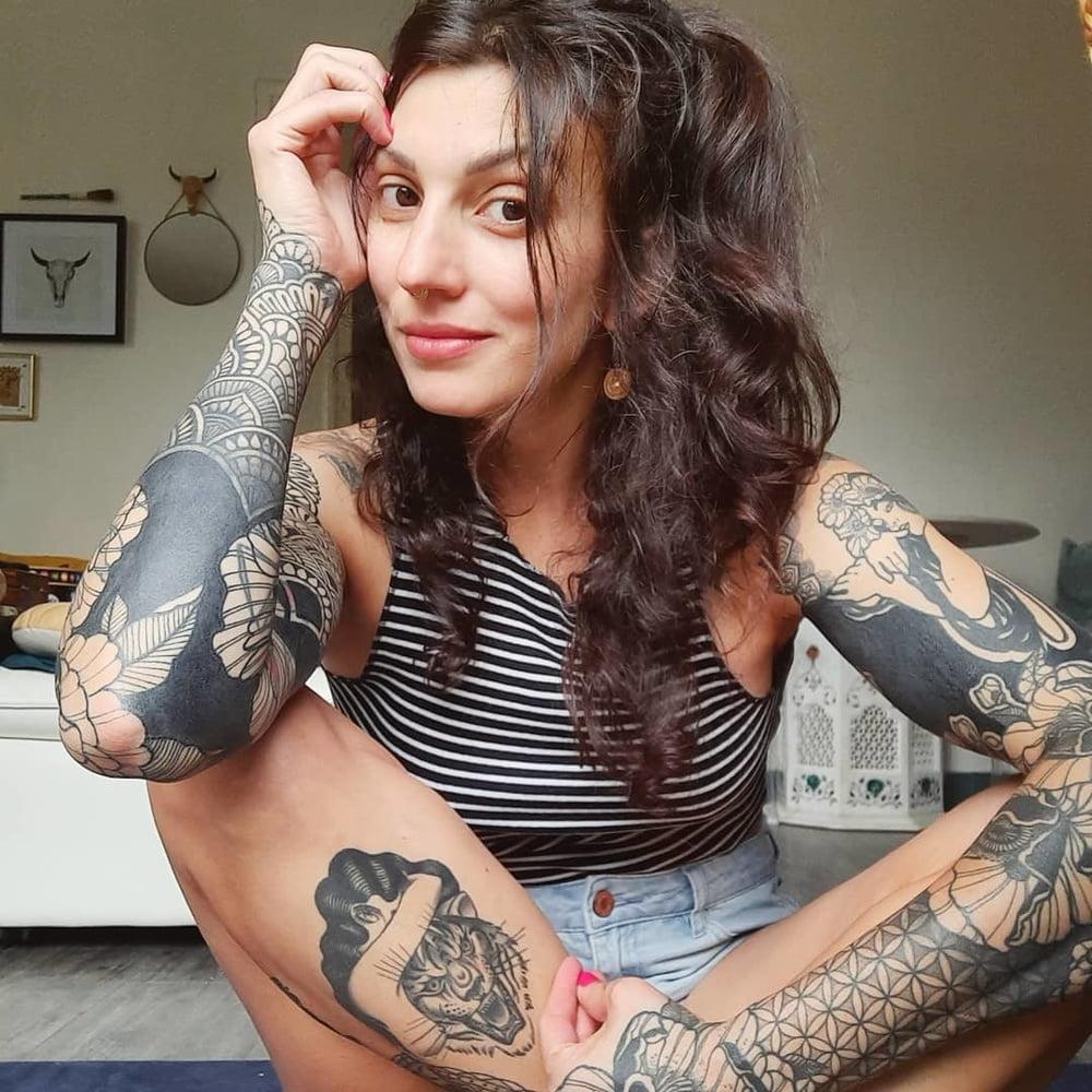 9P VANESSA FRENCH TATOU WHORE