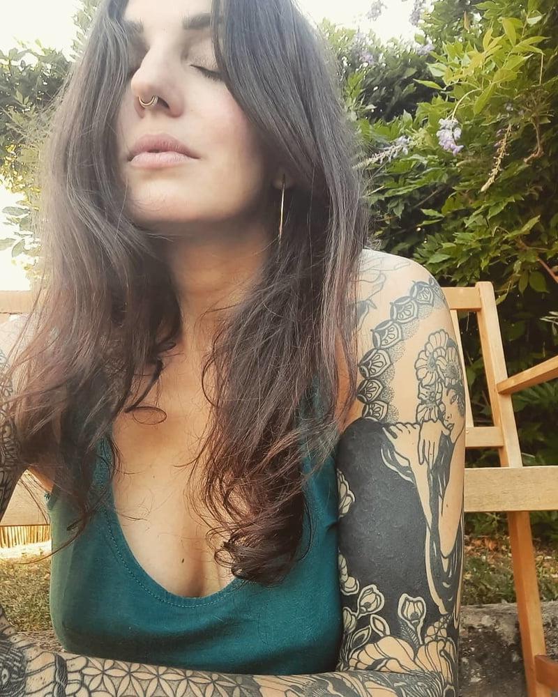 9P VANESSA FRENCH TATOU WHORE