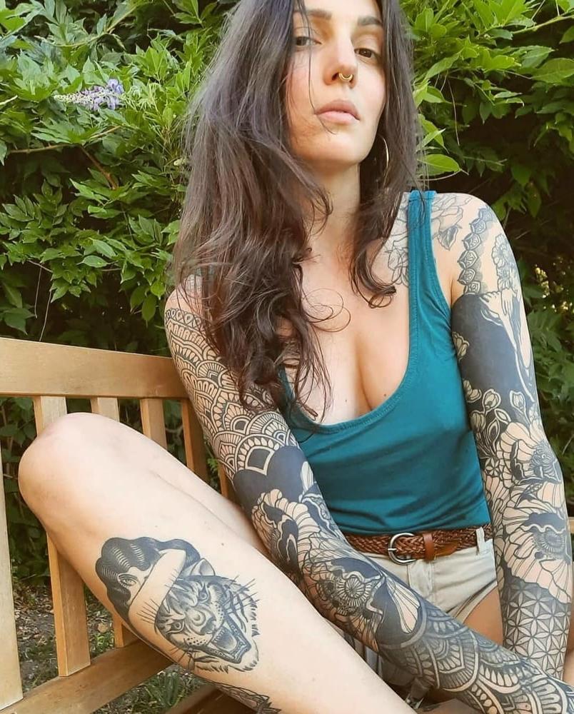 9P VANESSA FRENCH TATOU WHORE