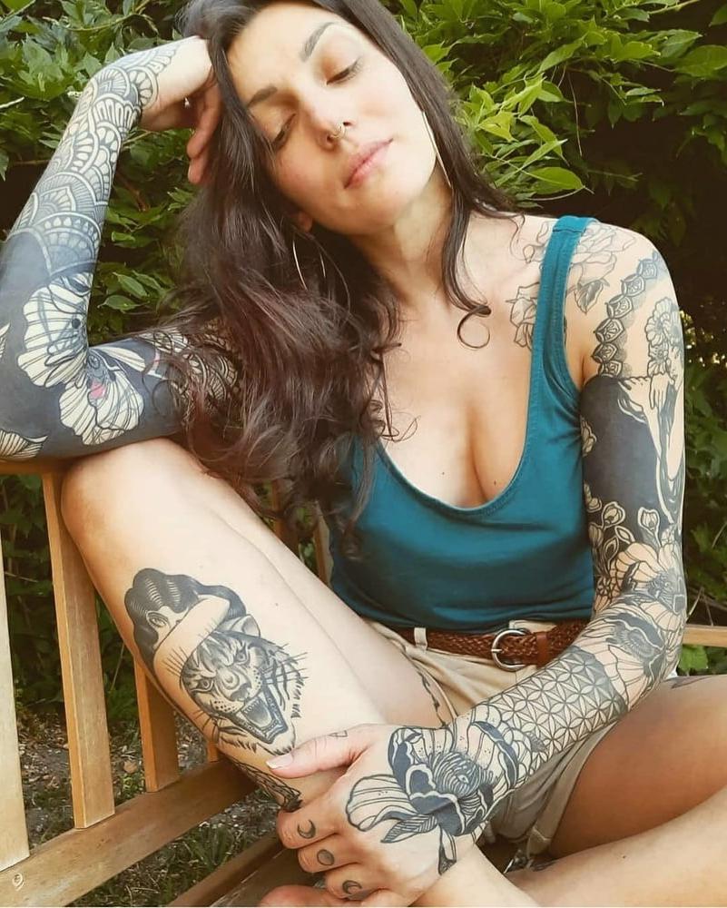 9P VANESSA FRENCH TATOU WHORE