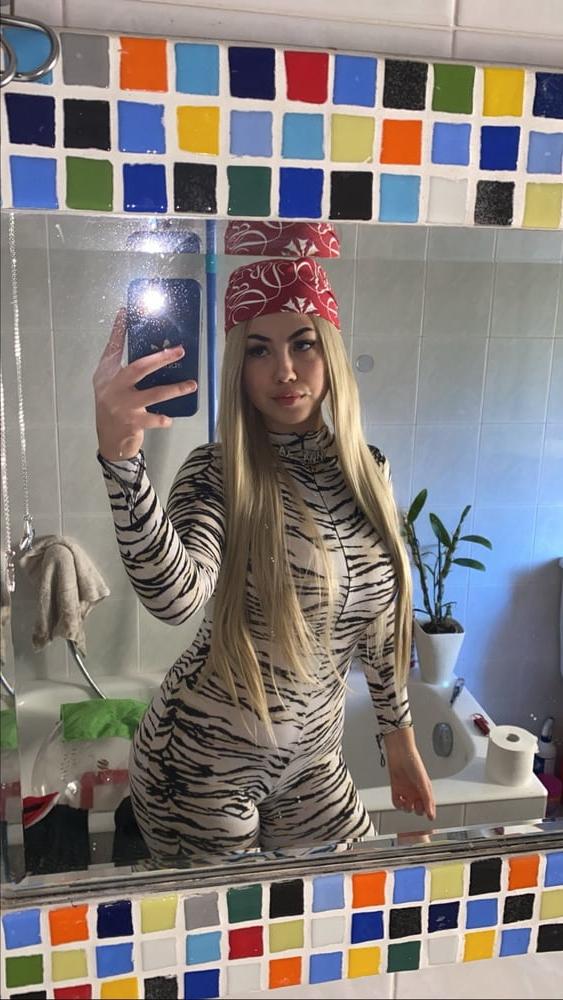 25P Anna Pepe sexy teen girl