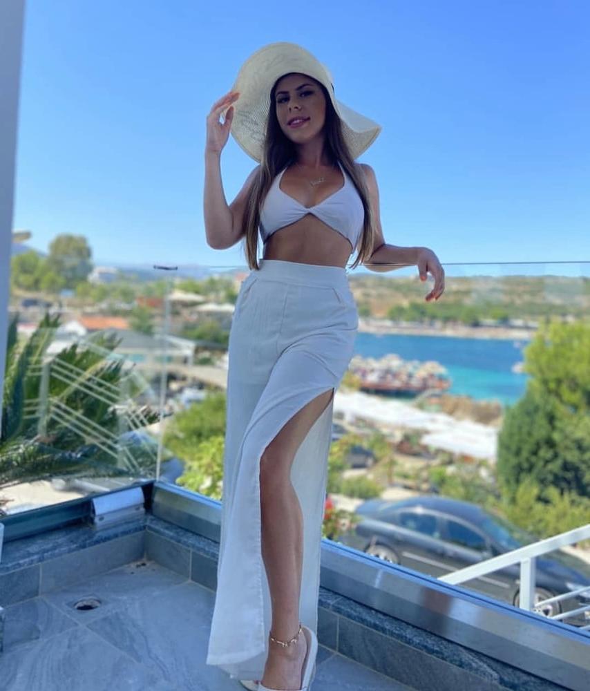 25P Serbian hot slut girl Saska Velickovic