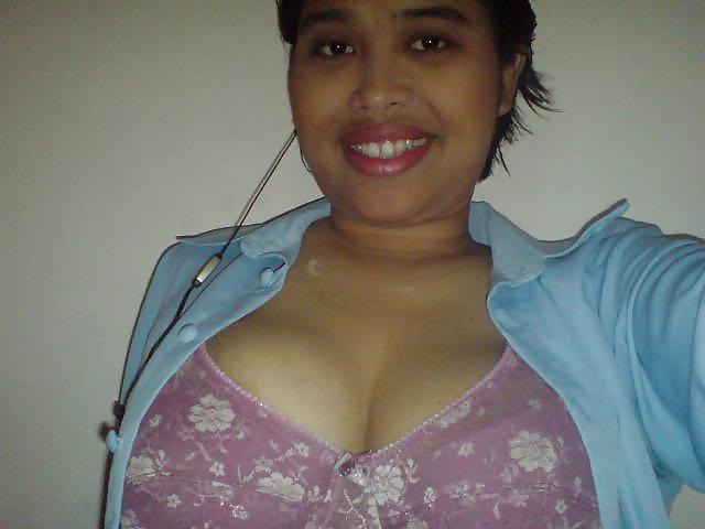 8P Busty Philippino wife