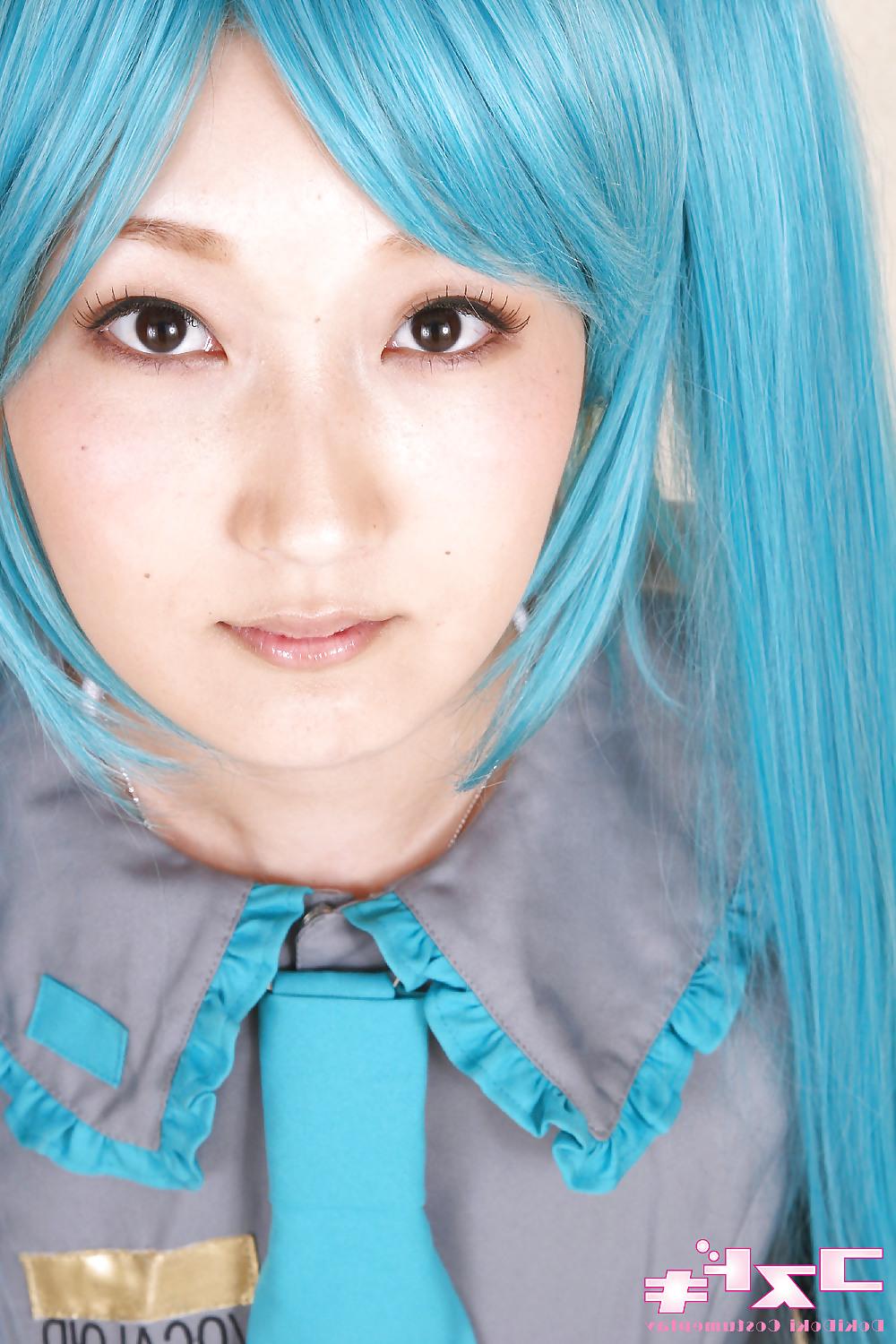 19P Hatsune Miku sexy cosplay