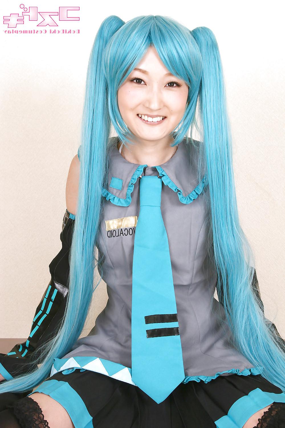 19P Hatsune Miku sexy cosplay