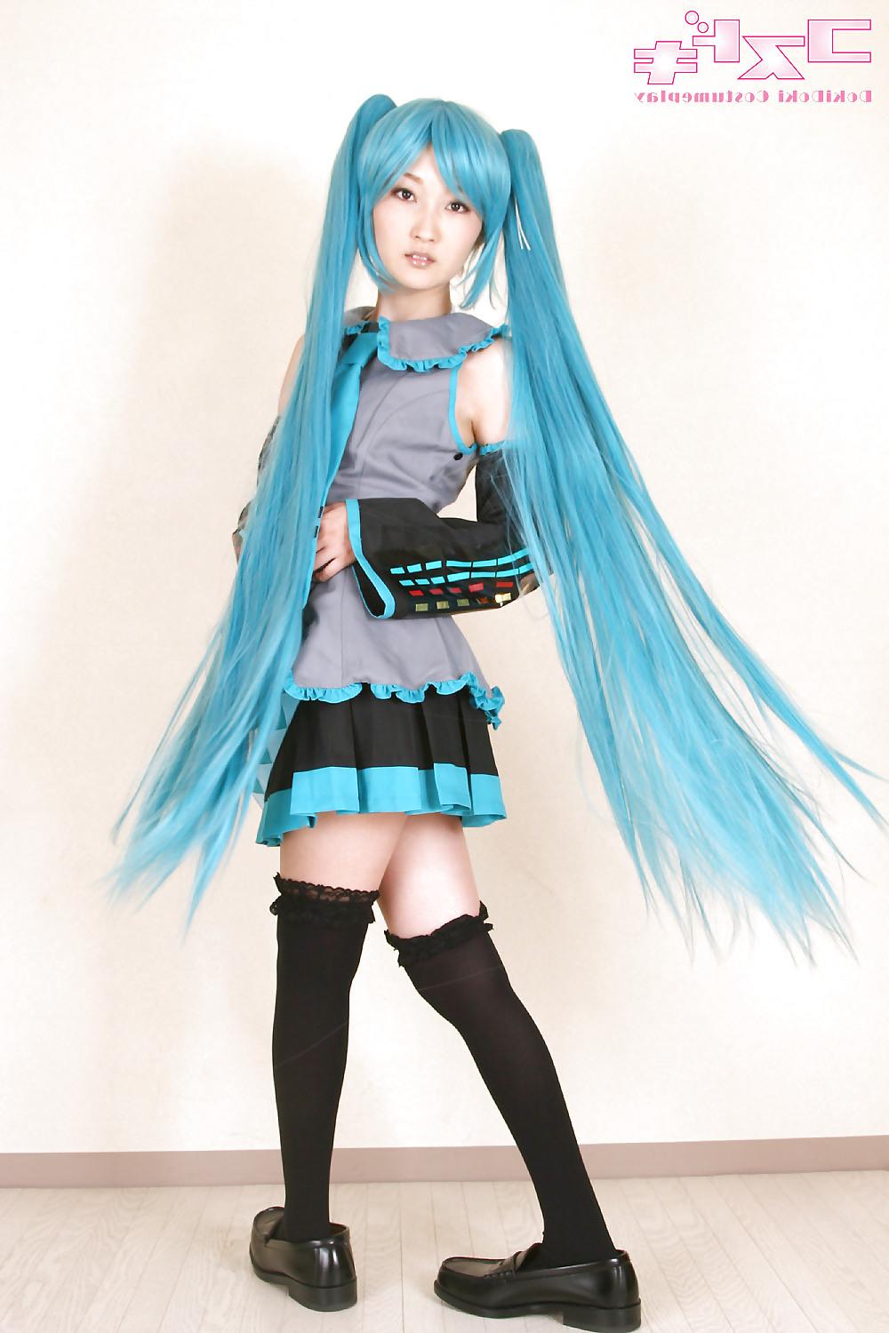 19P Hatsune Miku sexy cosplay