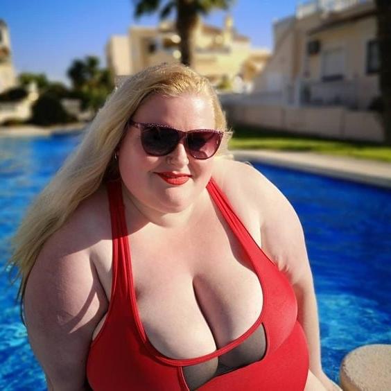 25P Busty Ladies Non Nude