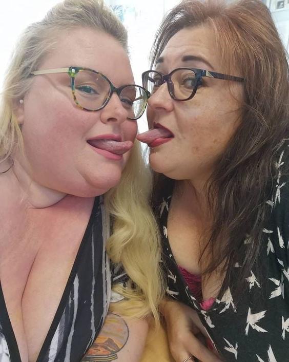 25P Busty Ladies Non Nude