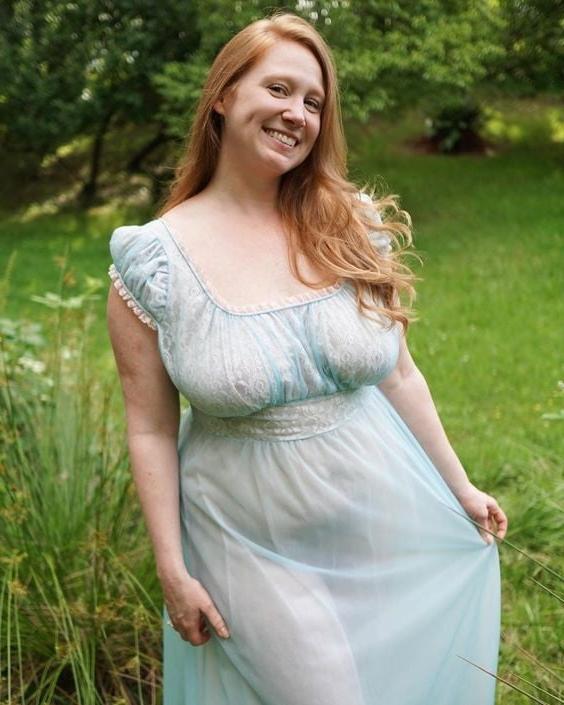25P Busty Ladies Non Nude