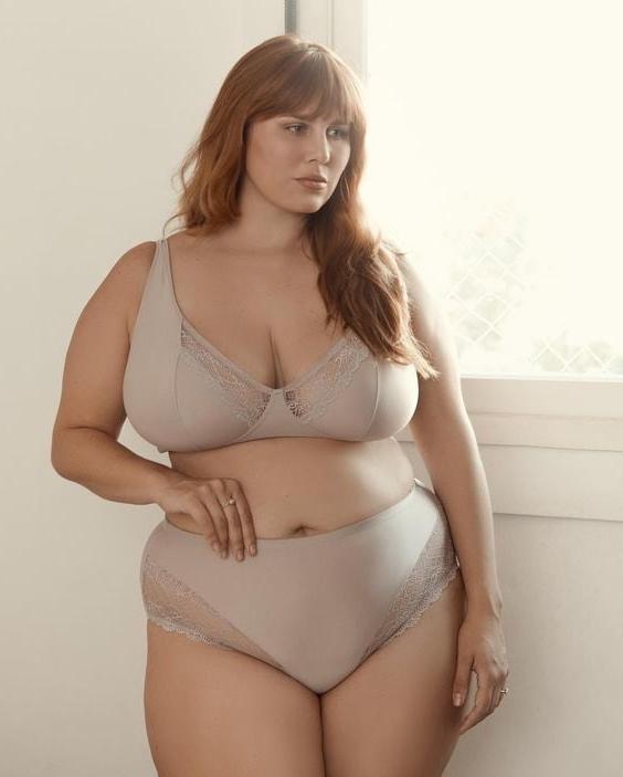 25P Busty Ladies Non Nude