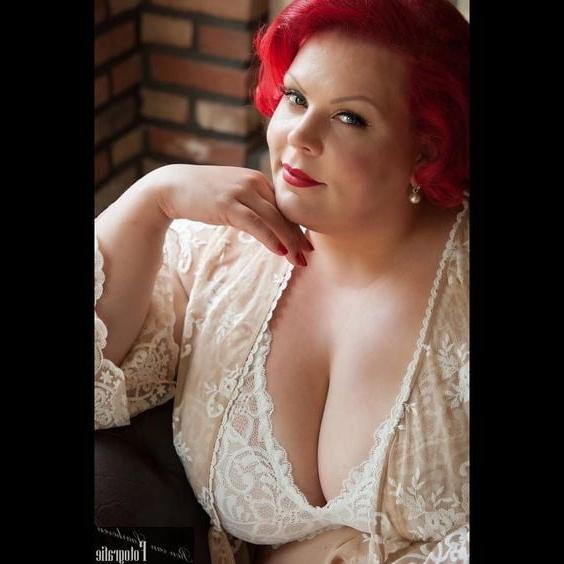25P Busty Ladies Non Nude