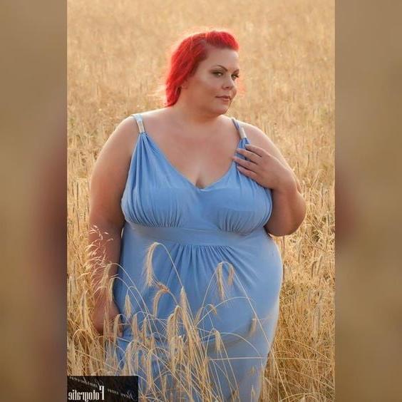 25P Busty Ladies Non Nude