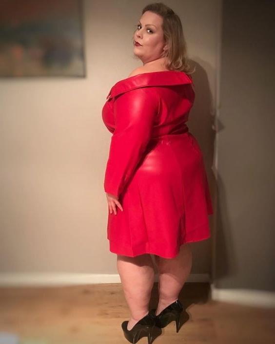 25P Busty Ladies Non Nude