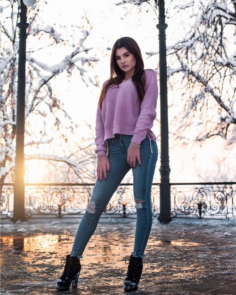 25P Serbian hot teen whore beautiful ass Ivona Stojanovic