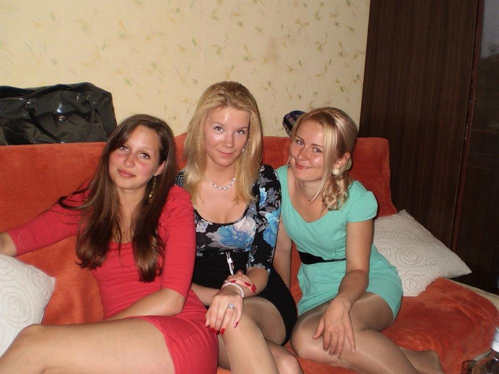 25P sexy females in tights pantyhose nylons 117