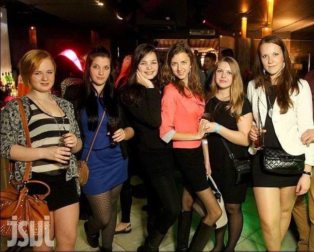25P sexy females in tights pantyhose nylons 117