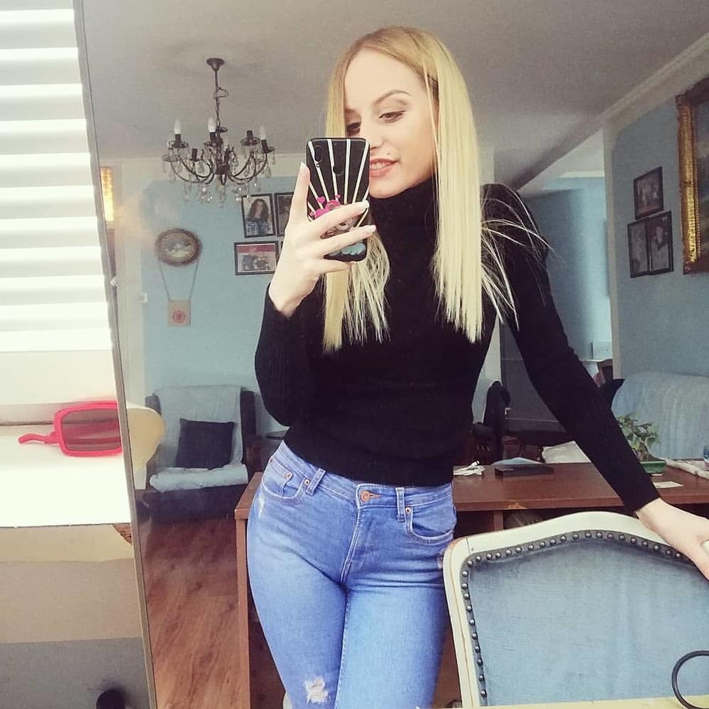 25P Serbian hot skinny blonde whore girl Ana Stojilkovic