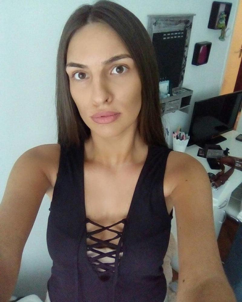 25P Serbian hot-Strajinovic starija droljica za perverzne