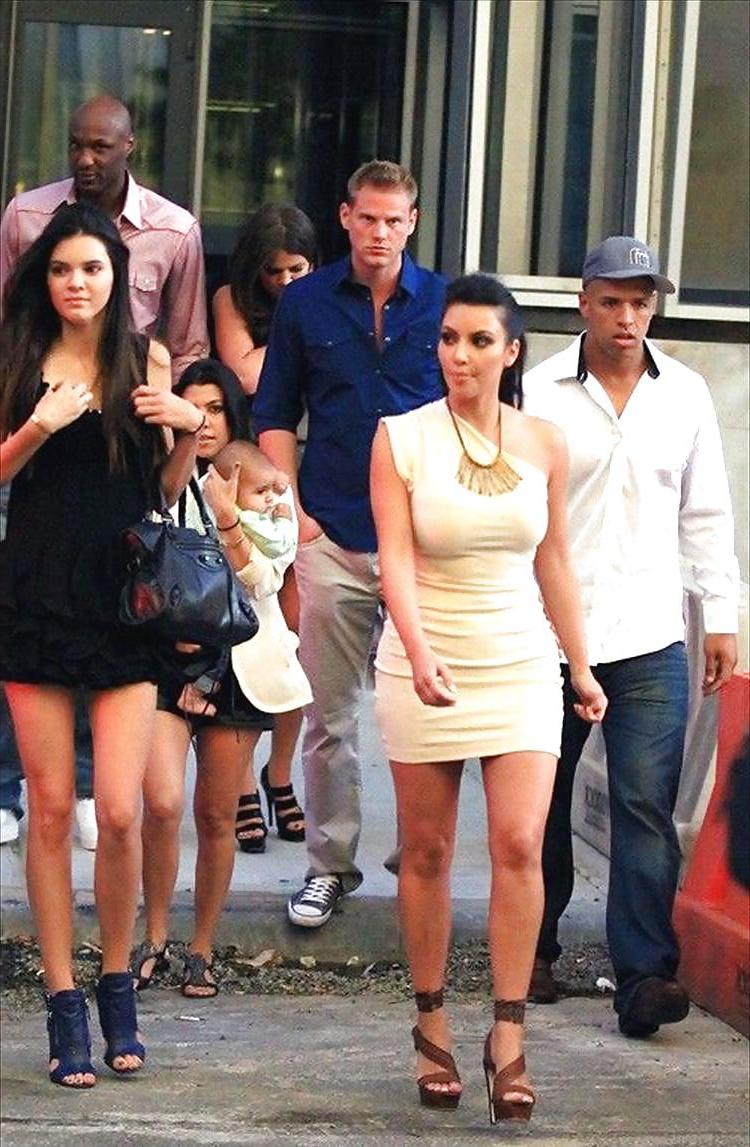 6P Kim Kardashian - Candids in a tight dress in New York