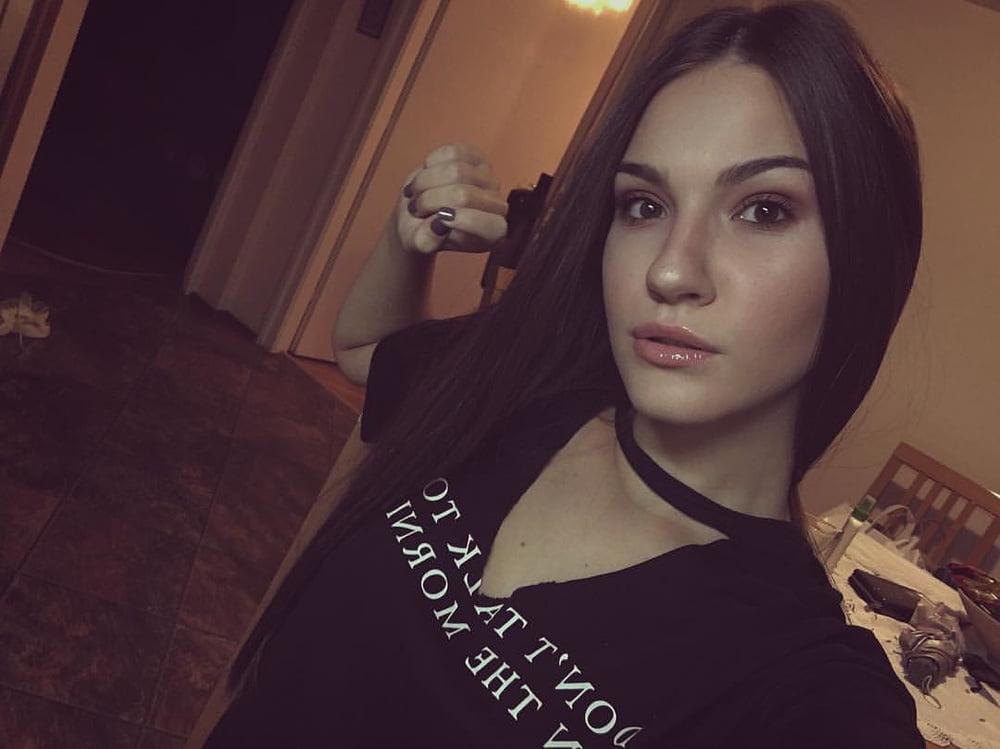 25P Serbian hot-Strajinovic mladja droljica za perverzne komenta