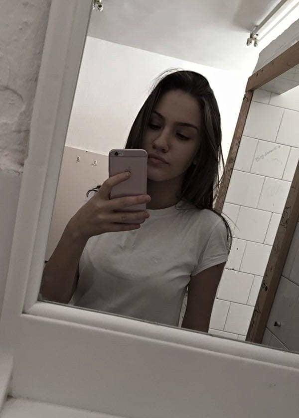 25P Serbian hot-Strajinovic mladja droljica za perverzne komenta