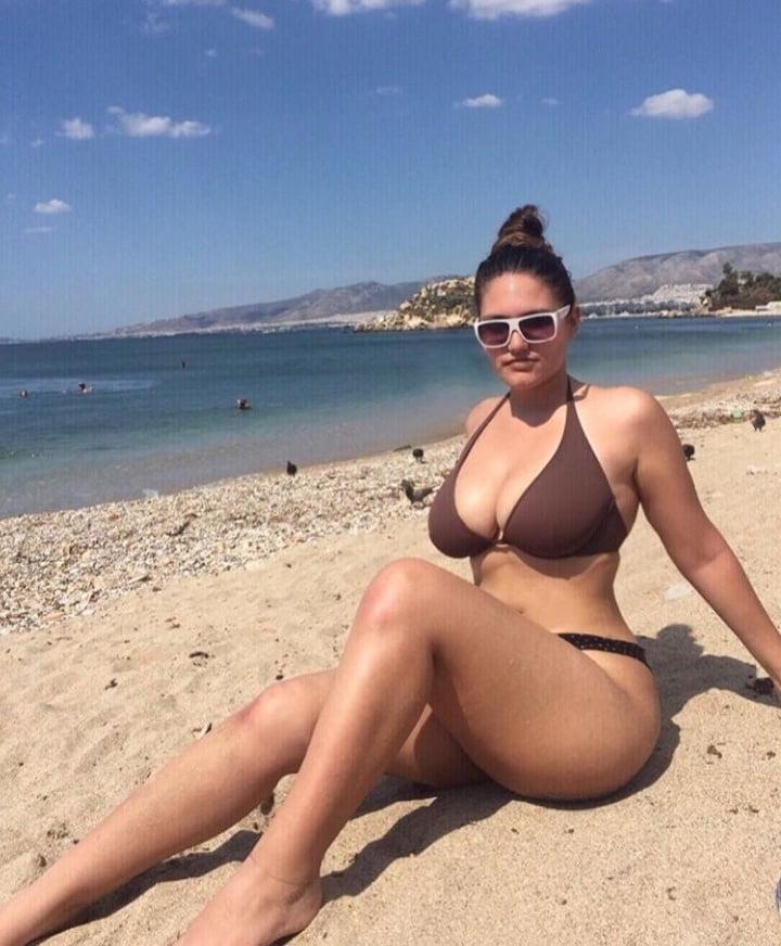 25P big breasts in swimwear 4