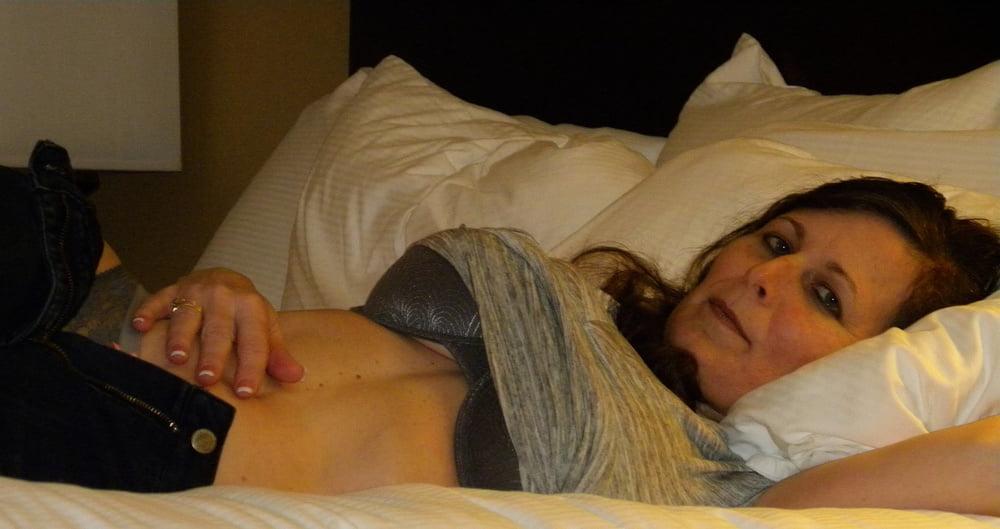 25P Busty milf