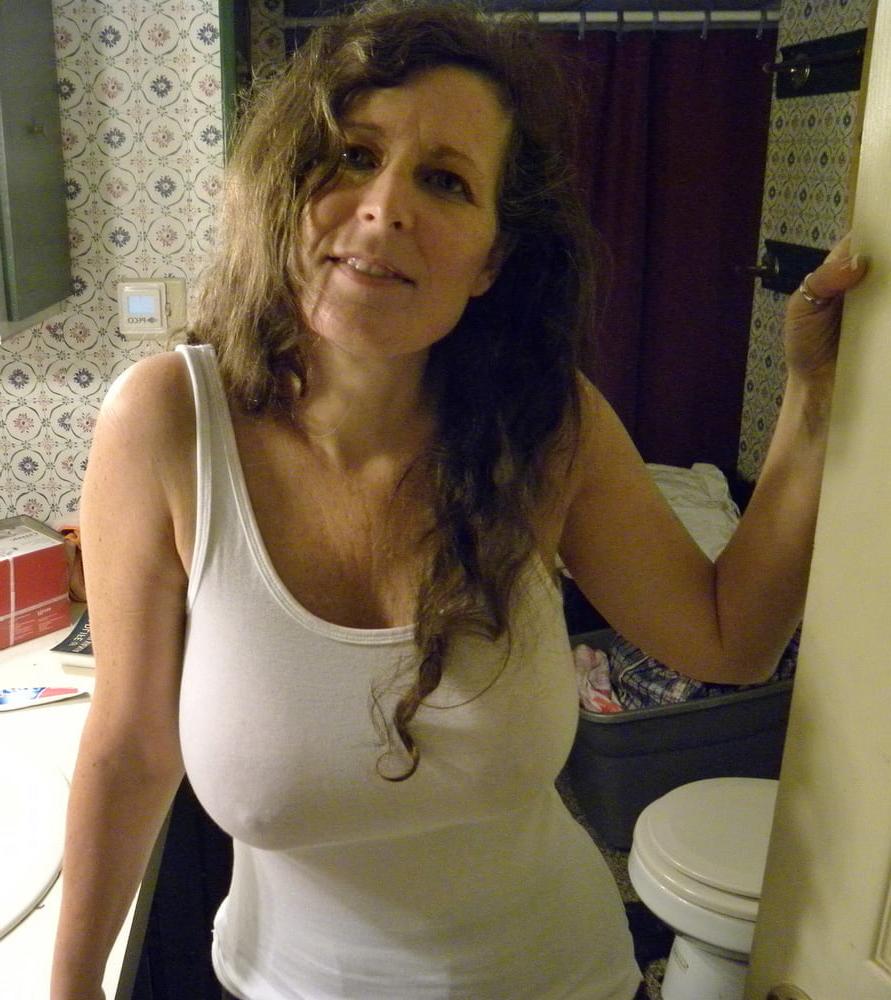25P Busty milf