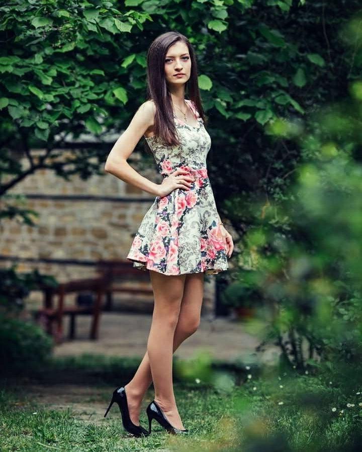 25P sexy females in tights pantyhose nylons 116
