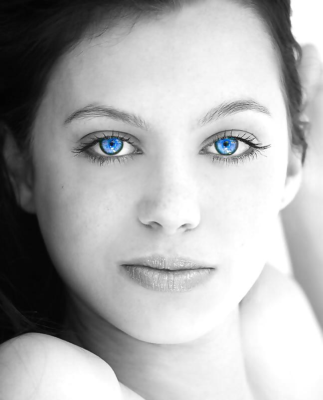 25P Beautiful Blue Eyes by TROC
