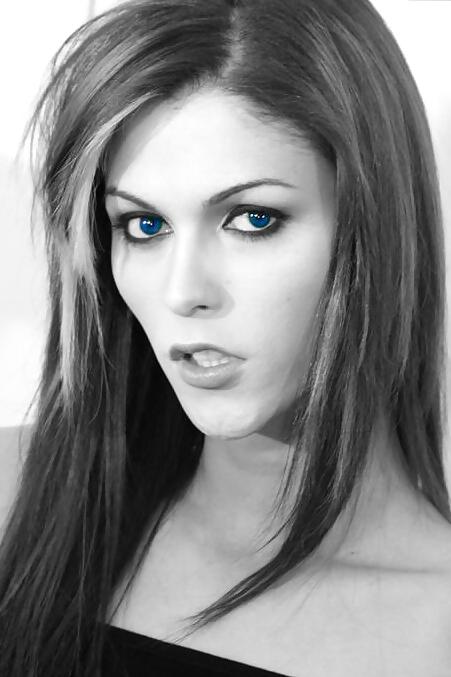 25P Beautiful Blue Eyes by TROC