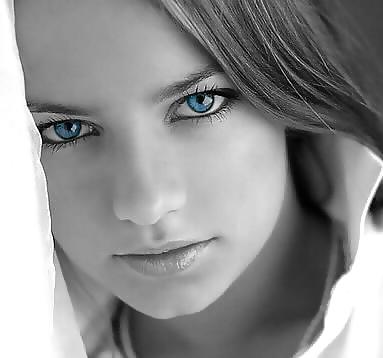 25P Beautiful Blue Eyes by TROC