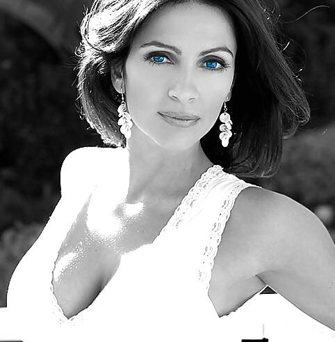 25P Beautiful Blue Eyes by TROC