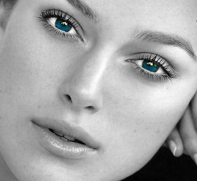 25P Beautiful Blue Eyes by TROC