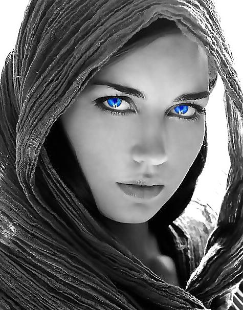 25P Beautiful Blue Eyes by TROC