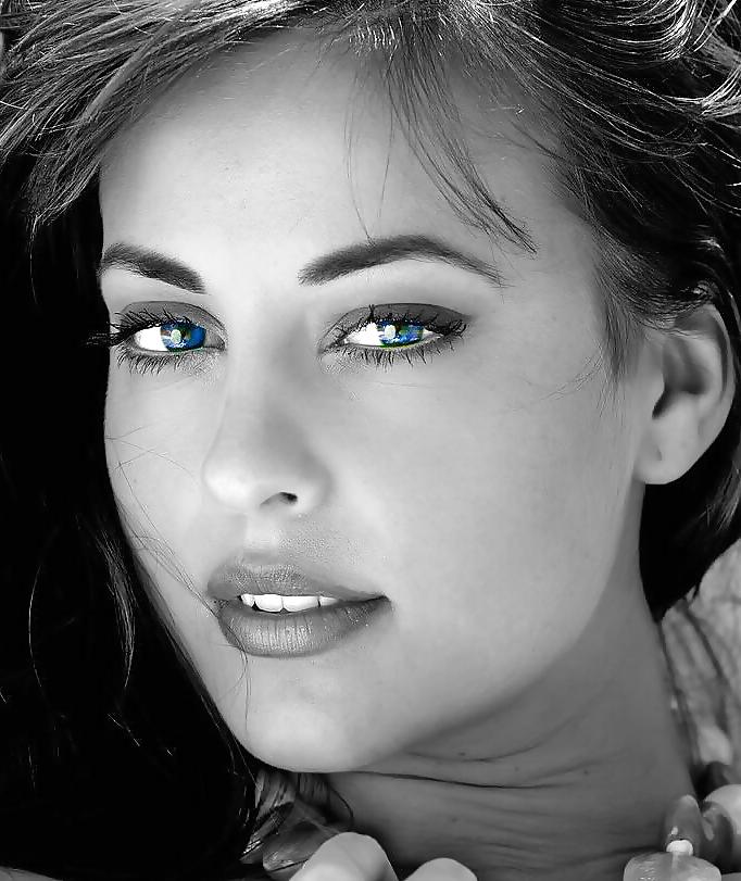 25P Beautiful Blue Eyes by TROC