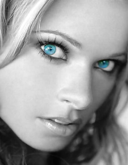 25P Beautiful Blue Eyes by TROC