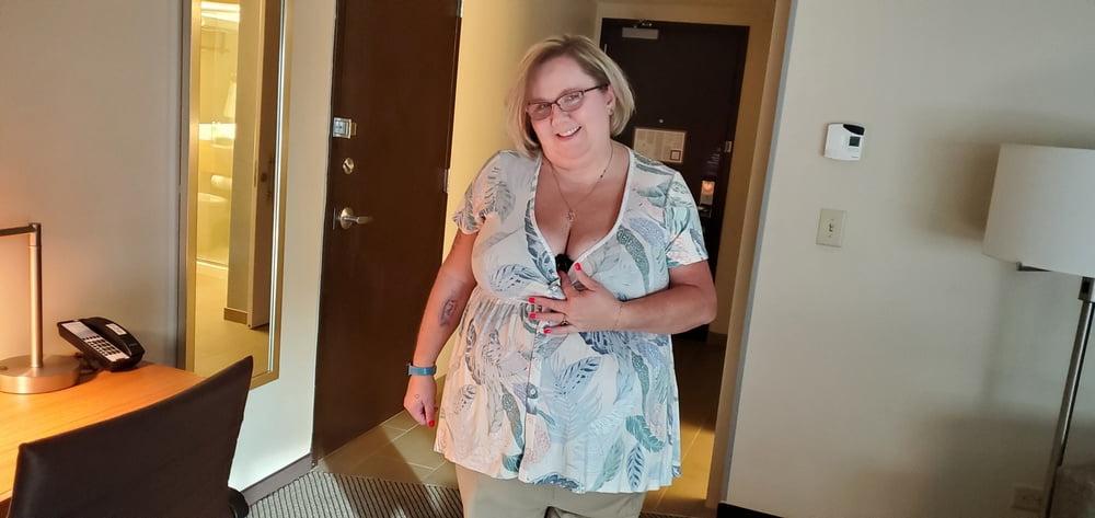 25P BBW Busty Wench playing with her tits and a little sucking