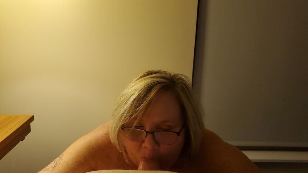25P BBW Busty Wench playing with her tits and a little sucking
