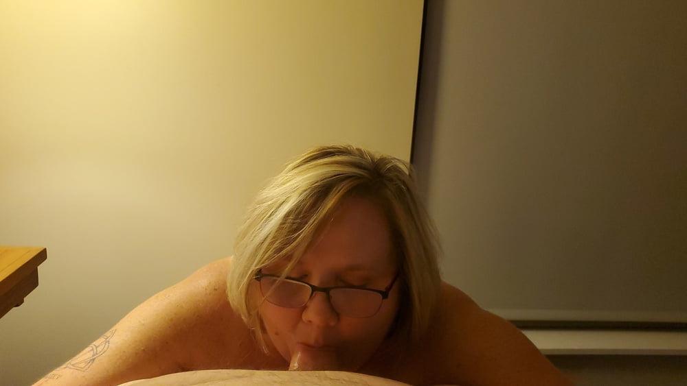 25P BBW Busty Wench playing with her tits and a little sucking