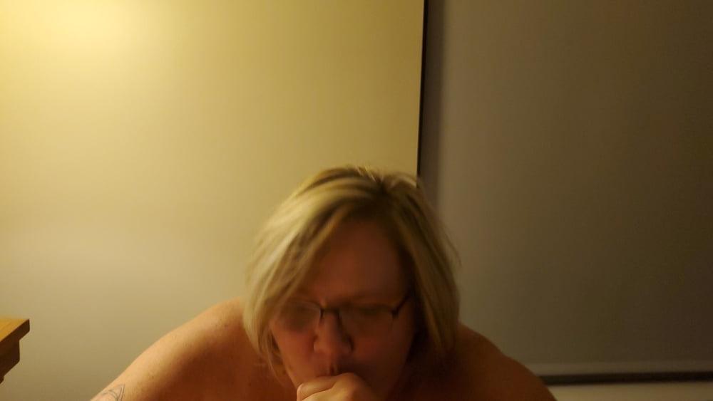 25P BBW Busty Wench playing with her tits and a little sucking