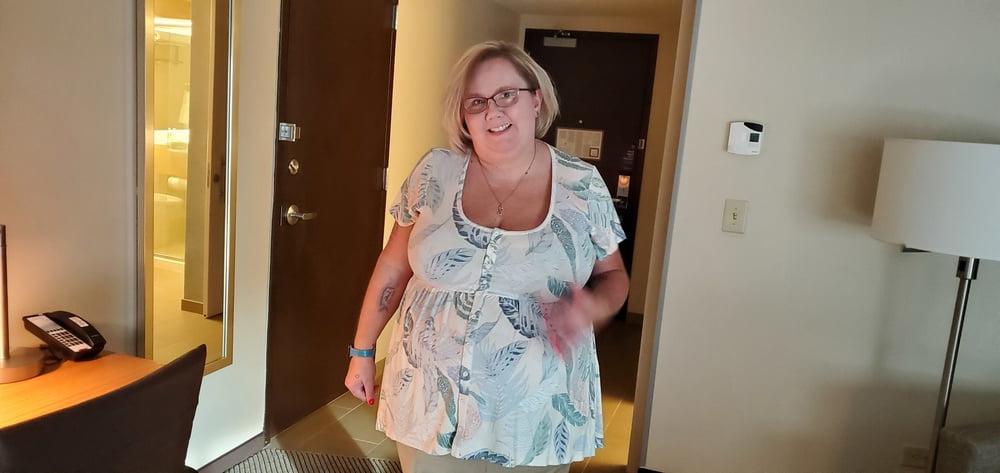25P BBW Busty Wench playing with her tits and a little sucking