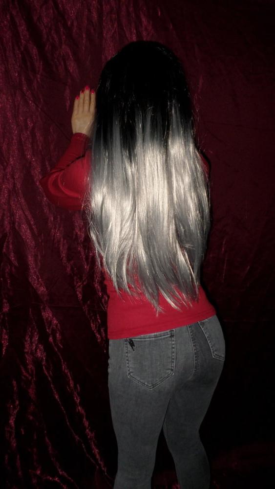 14P Gray Wig, Jeans &amp; Heels