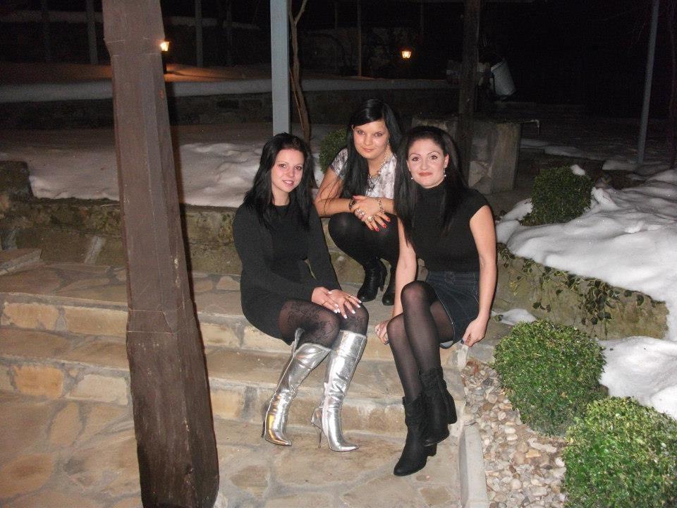 25P sexy females in tights pantyhose nylons 115