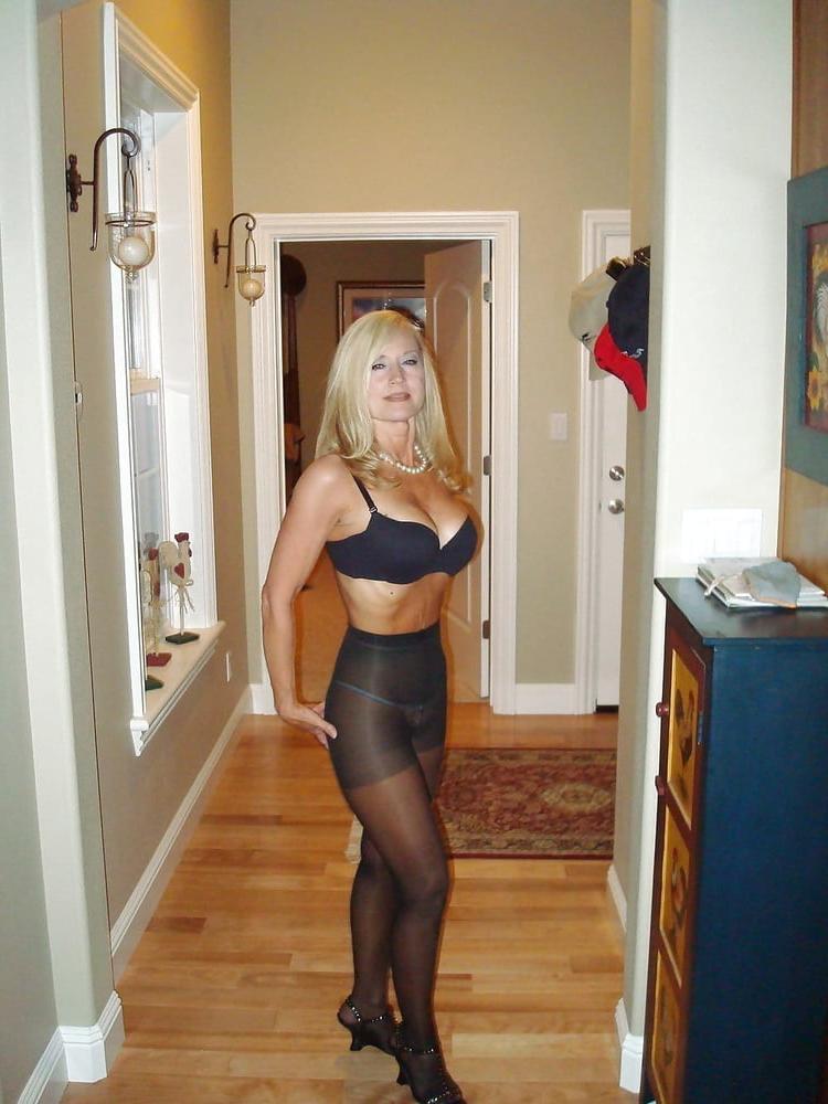 24P Milfs in Pantyhose 004