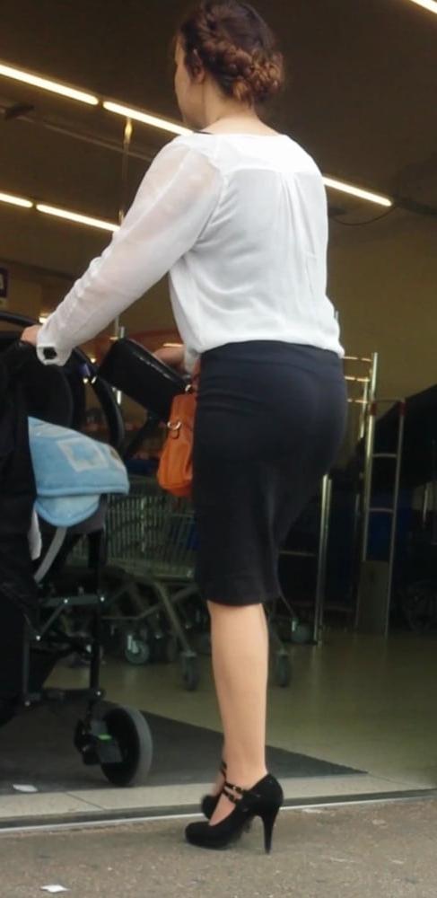 25P hot mom with high heels tight dress vpl busted me
